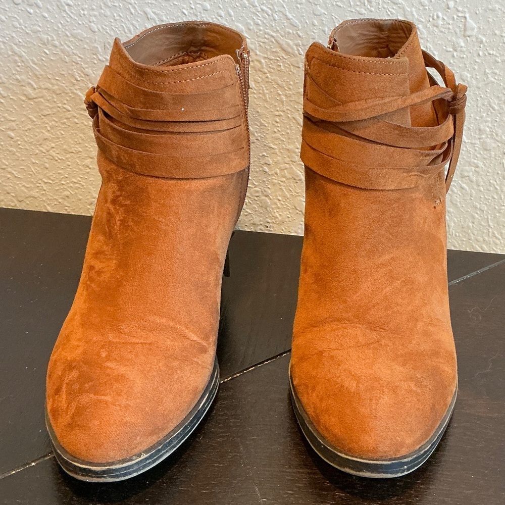 BAMBOO Rust Suede Ankle Booties Size 9